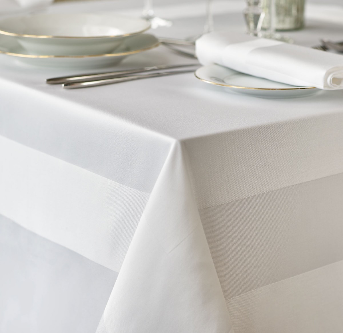 Tablecloths in White Superior Quality Satin Band 100% Egyptian Cotton Napkins 